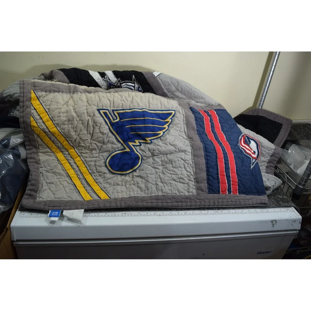 Pottery Barn Teen NHL Hockey Team Logos Patchwork Quilt‎ Bedding TWIN 84x64 PB